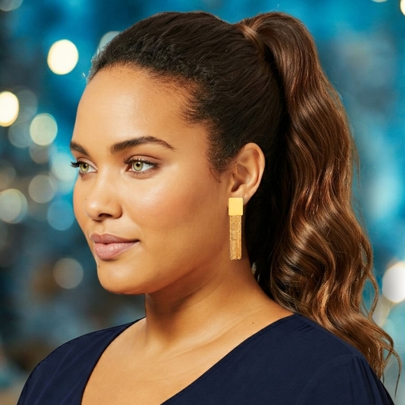 🆕️Bold & Glamorous 18K Gold Plated Tassel Earrings ✨ Statement Drop Earrings - Picture 4 of 12